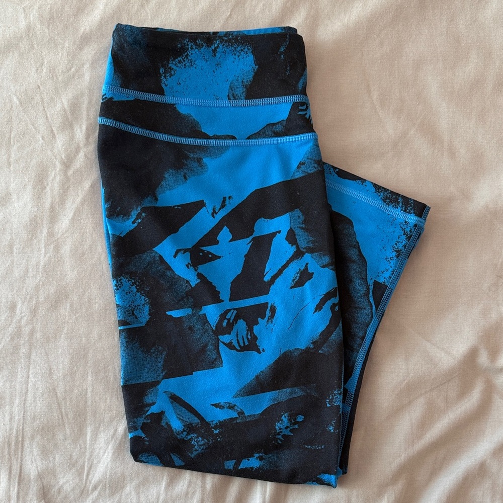 Lucy Blue & Black Print Cropped Leggings